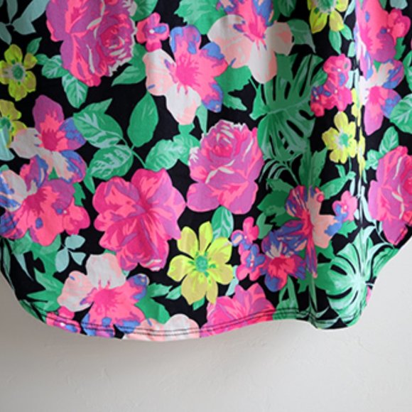 Discreet Floral Top Blouse - Picture 3 of 5